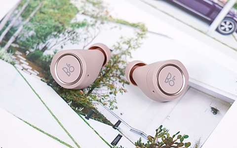 Bang & Olufsen Beoplay E8 无线充电款真无线耳机图赏:简洁有型不失高端奢华