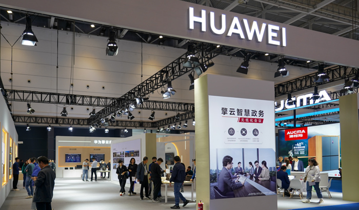 华为携海量设备亮相CICE 2024：Mate XT三折屏果断成C位