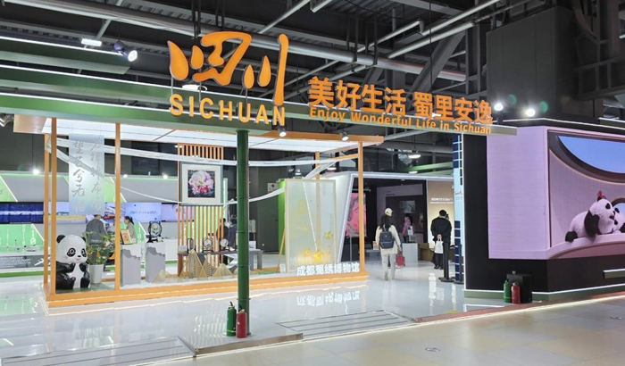 直击2024进博会现场：长虹AI TV智商爆表，领跑AI家电新纪元！
