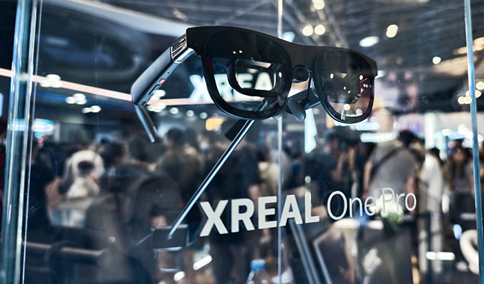 XREAL One Pro智能眼镜亮相WAIC2025：自研芯片加持，酷炫且实用