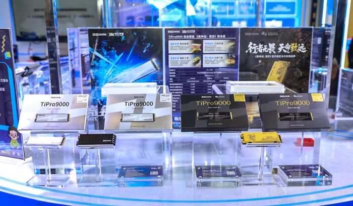 致态全家福亮相BW2025：致态TiPro9000《黑神话：悟空》联名版全场吸睛