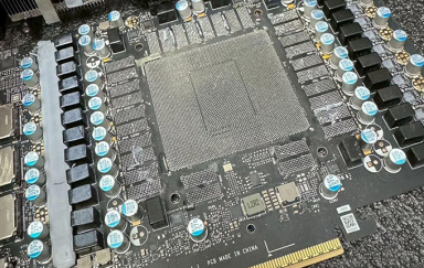 网友在亚马逊买显卡惨遭掉包，GPU、显存芯片全被拆，RTX 5090变空壳