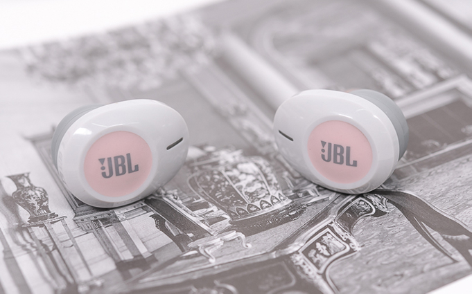 JBL TUNE 120TWS真无线耳机评测：不仅好用，颜值还高