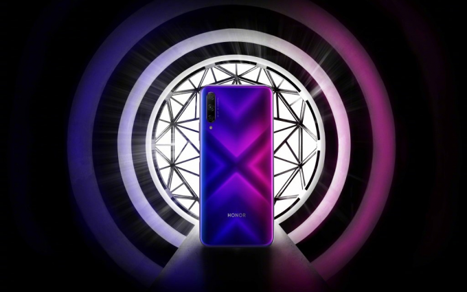荣耀9X官方首秀：后置三摄 电感X纹理渐变设计