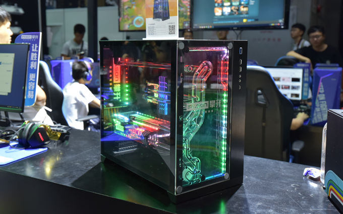 ChinaJoy 2019丨专业电竞更多彩 攀升展示多款联名产品与土豪金外设套装