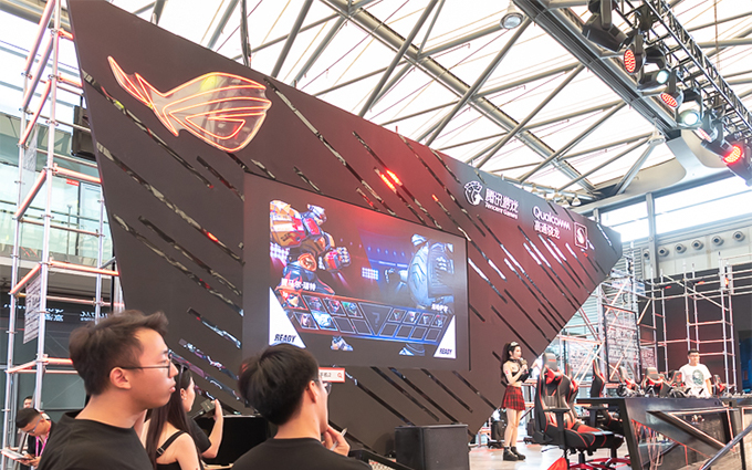 ChinaJoy 2019 | 不止是主机、板卡、外设 你还能用ROG游戏手机2充值信仰