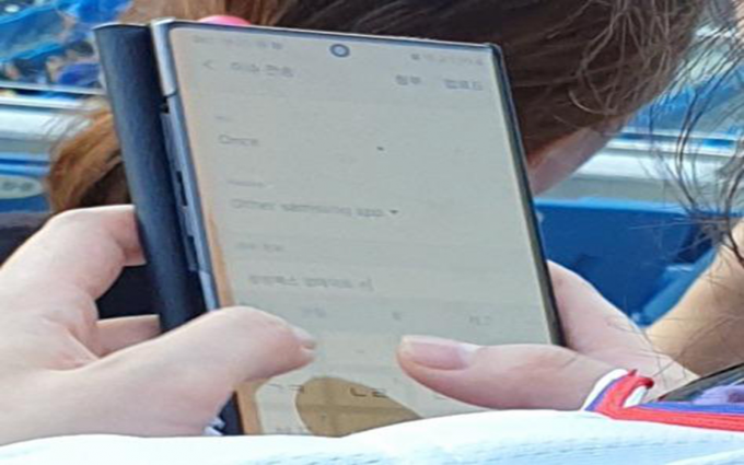 三星Galaxy Note10真机现身韩国：确认中间挖孔屏