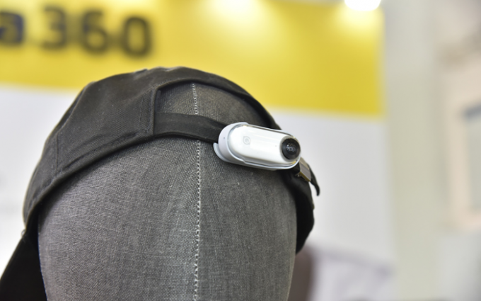 IFA 2019丨insta360只用一根拇指吸引了众多观众