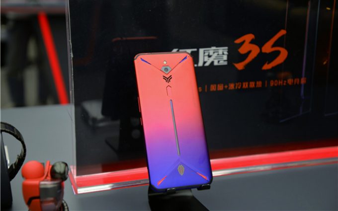 ​红魔3S售价2999元起 这就是地表最“冷”酷的电竞游戏手机