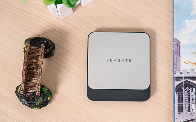 不但小巧，性能还强：希捷飞翼Fast SSD 1TB评测