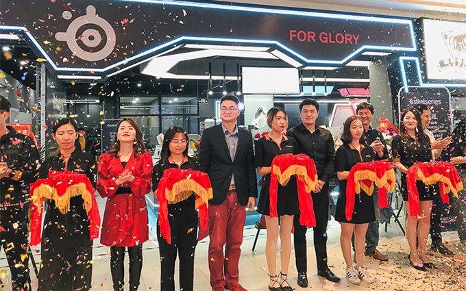 2019赛睿新品品鉴会：不仅有Tyloo战队签售，还能体验全套旗舰外设