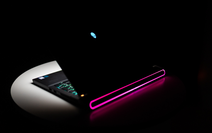 外星人ALIENWARE M17 R2评测：它变强了 也变薄了