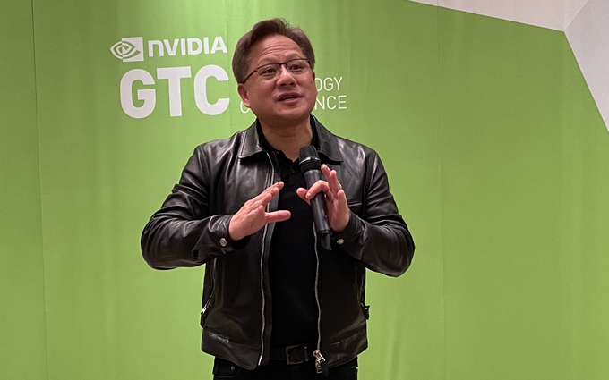 专访英伟达创始人兼CEO黄仁勋：AI芯片市场巨大，NV制造通用芯片