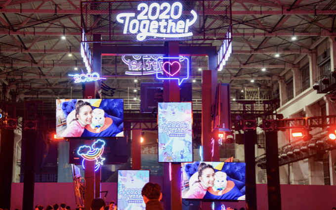 2020together跨时空派对 华为nova6用5G与自拍开启新的一年
