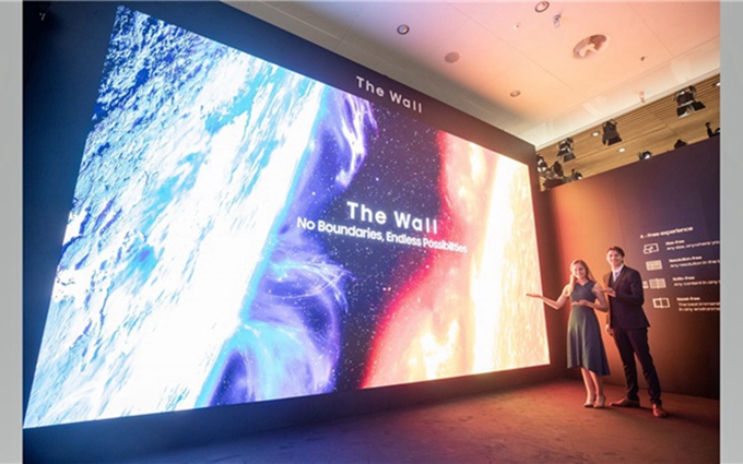 三星展示新一代商用The Wall显示器：583英寸，分辨率达8K