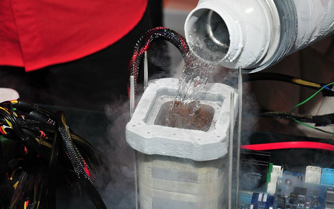 3990X液氮超频64核5.5G频率 突破多项世界纪录