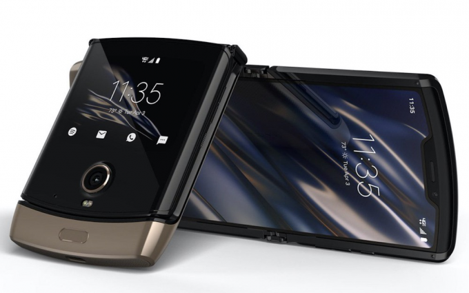 Motorola razr暴力测试 不惧火烧但要小心颗粒碎石