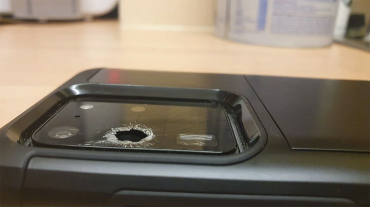 三星Galaxy S20 Ultra或存在设计缺陷 用户反馈摄像头玻璃莫名破裂