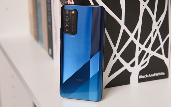 荣耀X10手机正式发布：麒麟820+90Hz屏 5G普及之作