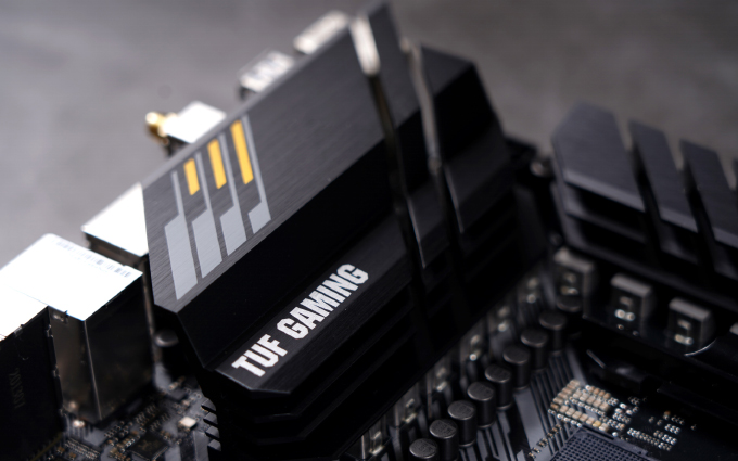 华硕TUF GAMING B550M-PLUS (WI-FI)主板评测：就是3950X也能扳扳手腕
