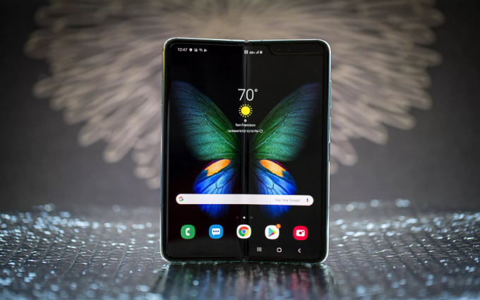 三星Galaxy Fold Lite或于明年年初上市 依旧内折斜刘海设计