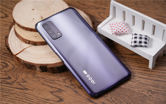 iQOO Z1x评测：120Hz加持，高性价比5G神机