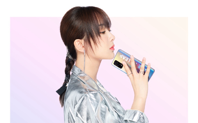 realme X7 真机官方首次曝光，潮牌既视感铺面而来