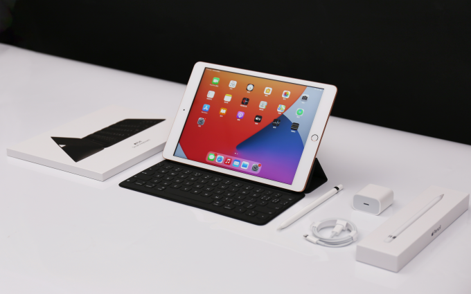 芯片充电两大改变，无看点的iPad8，上手体验发现并不简单！