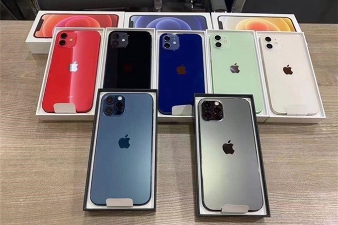 苹果iPhone 12系列真机曝光 两款蓝色相差很大
