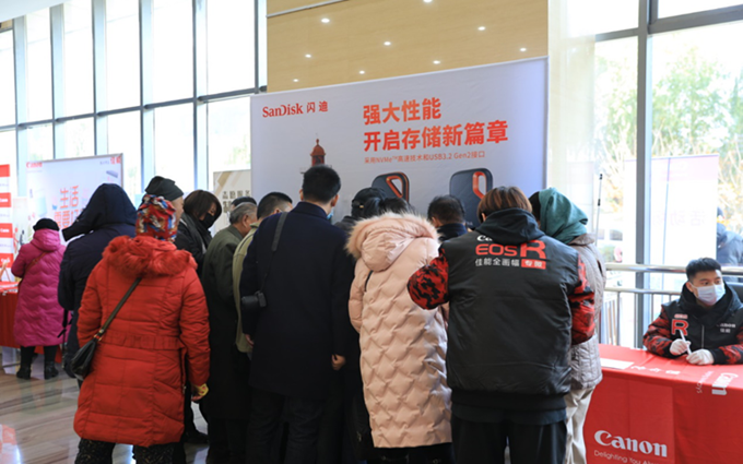 佳能摄影大篷车抵达徐州站，摄影之友闪迪一路同行