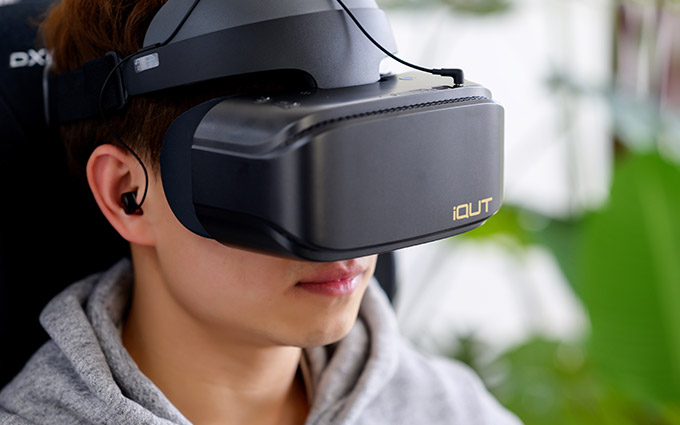 爱奇艺奇遇2S胶片灰4K VR一体机：给你“皇帝级”观影体验
