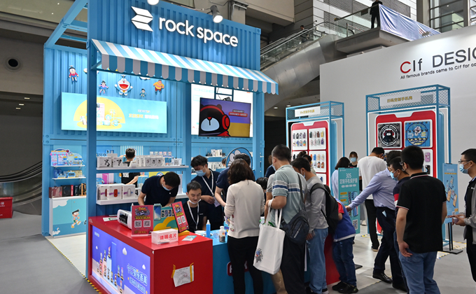 CITE2021丨承包你的数码配件！rock space亮相CITE带来智能切膜机