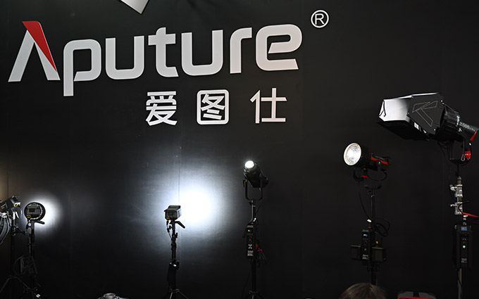2021P&E | 从灯泡到直播用LED灯 爱图仕展示多款产品