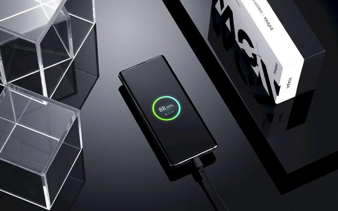 MWC 2021 | Infinix展出概念手机2021 160W快充 满电只要10分钟