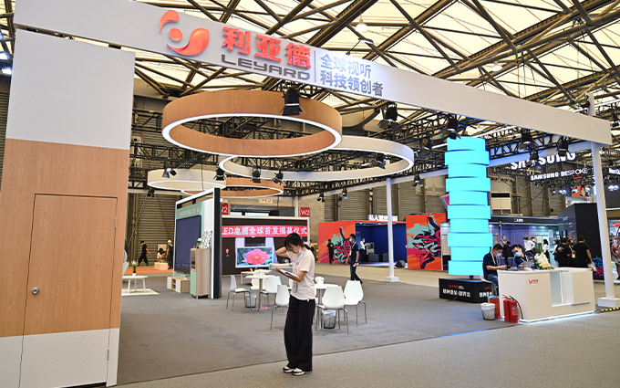 UDE2021 | 利亚德展示135英寸Micro LED大屏