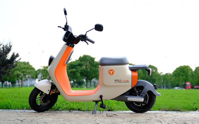 雅迪VFLY L100 MAX电动车评测：高颜值、高性能、高智能的高端骑行体验