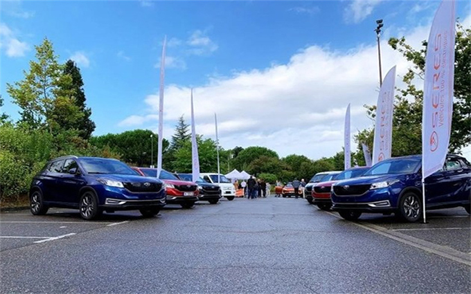 赛力斯SERES 3正式在法国上市销售