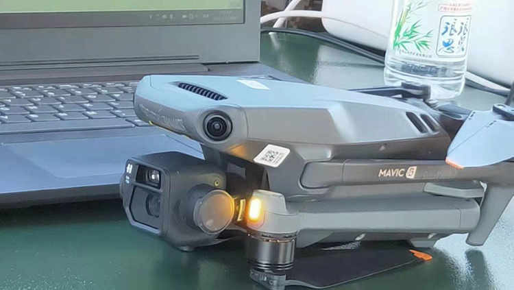 疑似大疆Mavic 3实物照曝光 确认双摄设计续航或可长达46分钟