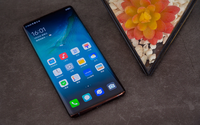 vivo NEX新机或将先发2K挖孔版本 屏下版由于技术问题延后推出