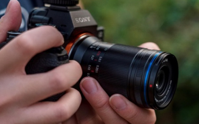 老蛙发布轻量化微距镜头Mini FFII 85mm F5.6 两倍放大率 仅重半斤