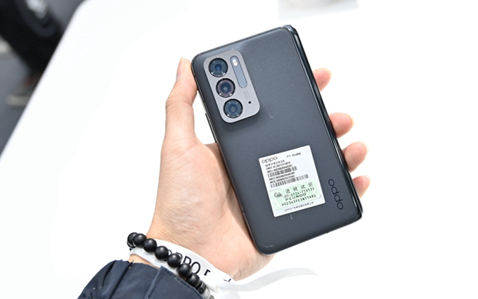 OPPO首款折叠屏手机Find N发布，消除折痕，仅需7699元起