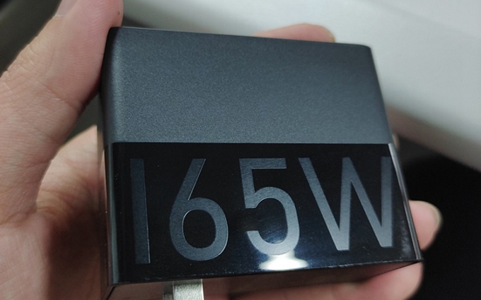 红魔游戏手机7充电规格曝光，行业首发165W超级快充