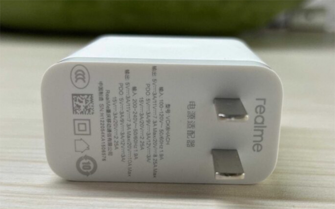 realme或于MWC2022发布200W快充技术 相关充电器已被曝光
