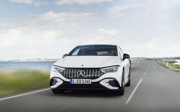 梅赛德斯-AMG EQE官图发布：性能提升 支持快充