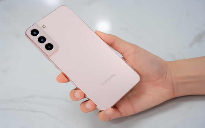 三星Galaxy S22+评测：可变高刷直屏兼顾续航打造全新水桶旗舰