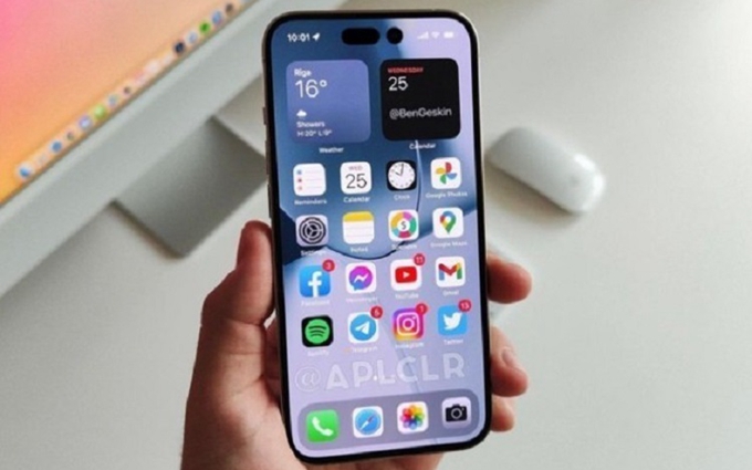 iPhone 14 Pro疑似真机上手图曝光，“感叹号”异形屏幕