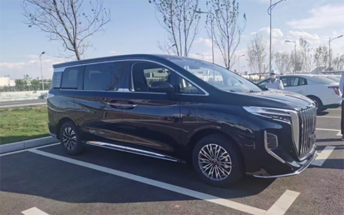 红旗HM9 PHEV车型曝光 旗下首款插混MPV车型