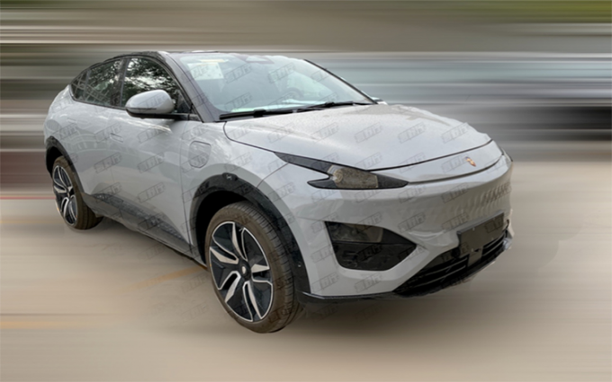 恒驰 6 量产版无伪谍照曝光：旗下第二款量产车型 定位紧凑型SUV