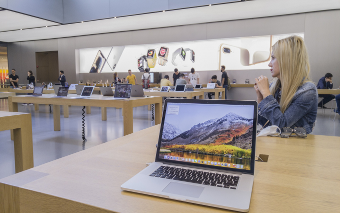英国一Apple Store门店已在为明年iPhone 15的推出作准备