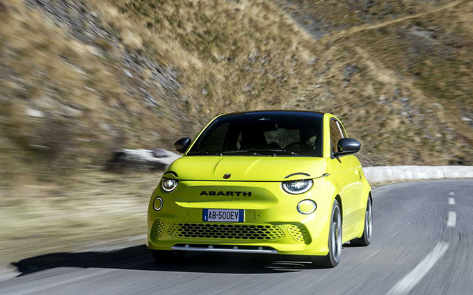 纯正小电炮，7秒可破百，Abarth 500e官图正式发布